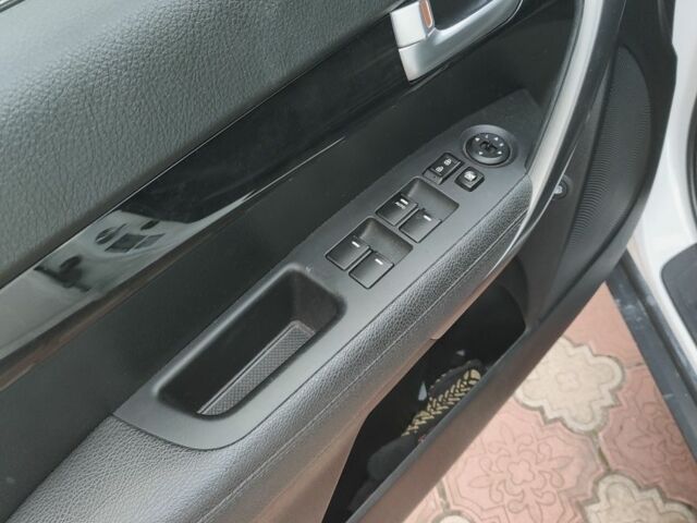 Белый Киа Соренто, объемом двигателя 2.4 л и пробегом 146 тыс. км за 11500 $, фото 7 на Automoto.ua