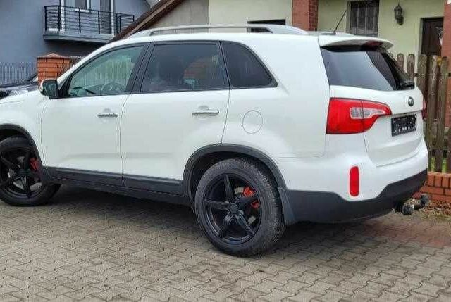 Белый Киа Соренто, объемом двигателя 2.2 л и пробегом 178 тыс. км за 9000 $, фото 7 на Automoto.ua