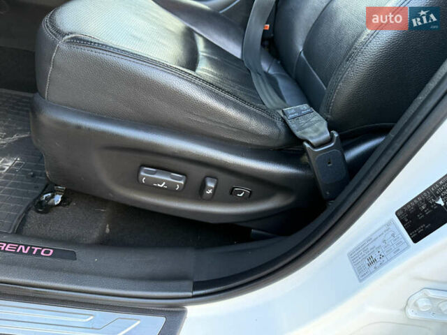 Белый Киа Соренто, объемом двигателя 2.2 л и пробегом 213 тыс. км за 16999 $, фото 10 на Automoto.ua