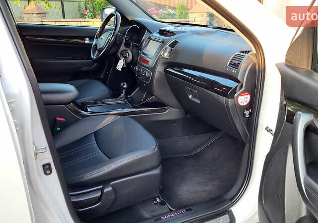 Белый Киа Соренто, объемом двигателя 2.2 л и пробегом 205 тыс. км за 16199 $, фото 32 на Automoto.ua