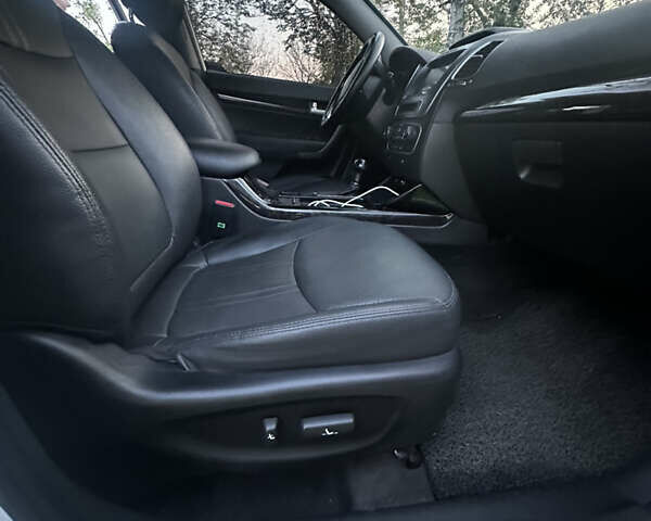 Белый Киа Соренто, объемом двигателя 2 л и пробегом 201 тыс. км за 16500 $, фото 25 на Automoto.ua