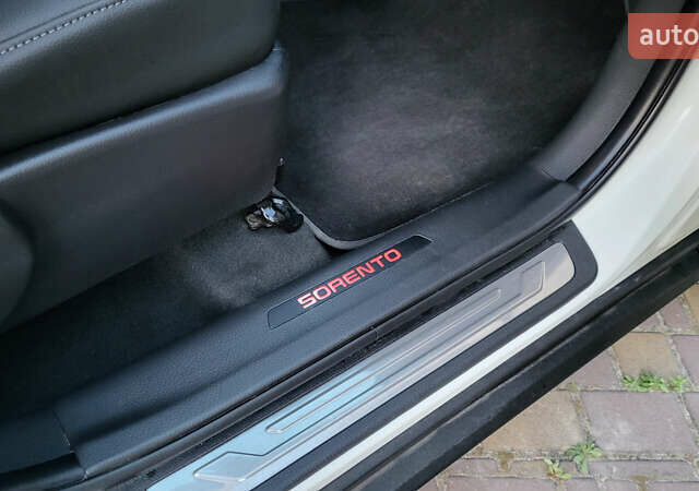 Белый Киа Соренто, объемом двигателя 2.2 л и пробегом 205 тыс. км за 16199 $, фото 33 на Automoto.ua