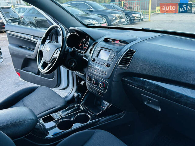 Белый Киа Соренто, объемом двигателя 2.4 л и пробегом 146 тыс. км за 12200 $, фото 30 на Automoto.ua