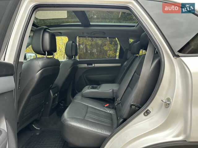 Киа Соренто 2013 в Радивилове на Automoto.ua Белый Киа Соренто, объемом двигателя 2.2 л и пробегом 228 тыс. км за 15700 $, фото 20 на Automoto.ua