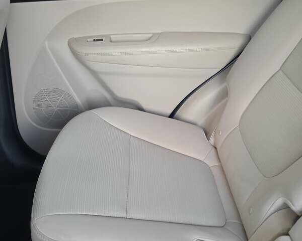 Белый Киа Соренто, объемом двигателя 2.4 л и пробегом 201 тыс. км за 10400 $, фото 24 на Automoto.ua