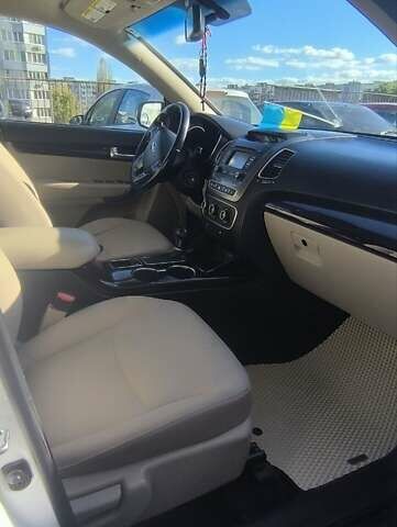 Білий Кіа Соренто, об'ємом двигуна 2.36 л та пробігом 232 тис. км за 10900 $, фото 7 на Automoto.ua