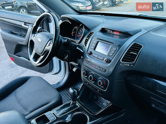 Белый Киа Соренто, объемом двигателя 2.4 л и пробегом 146 тыс. км за 12200 $, фото 31 на Automoto.ua