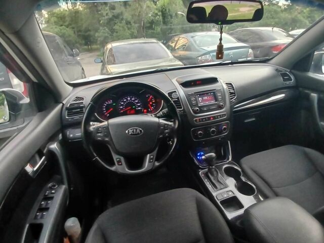 Белый Киа Соренто, объемом двигателя 2.4 л и пробегом 187 тыс. км за 12963 $, фото 2 на Automoto.ua