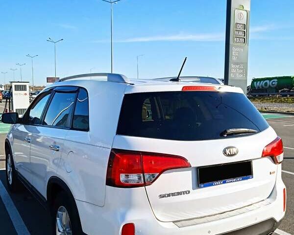 Белый Киа Соренто, объемом двигателя 2.4 л и пробегом 201 тыс. км за 10400 $, фото 9 на Automoto.ua