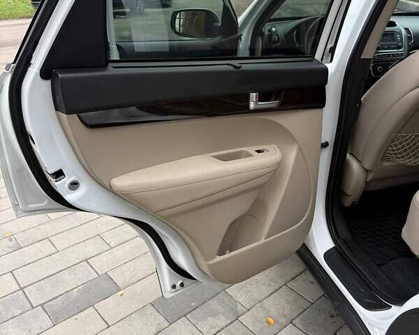 Киа Соренто 2013 в Харькове на Automoto.ua Белый Киа Соренто, объемом двигателя 2.36 л и пробегом 154 тыс. км за 11700 $, фото 11 на Automoto.ua