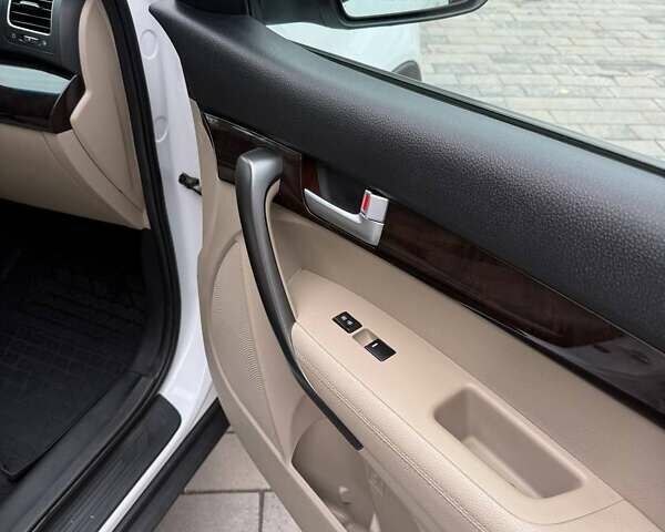 Білий Кіа Соренто, об'ємом двигуна 2.36 л та пробігом 154 тис. км за 10600 $, фото 22 на Automoto.ua