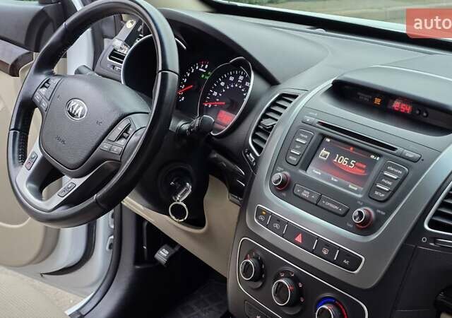 Білий Кіа Соренто, об'ємом двигуна 2.36 л та пробігом 160 тис. км за 11000 $, фото 16 на Automoto.ua