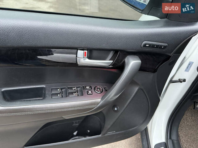 Белый Киа Соренто, объемом двигателя 2 л и пробегом 209 тыс. км за 16900 $, фото 13 на Automoto.ua