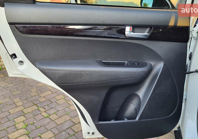 Белый Киа Соренто, объемом двигателя 2.2 л и пробегом 205 тыс. км за 16199 $, фото 39 на Automoto.ua