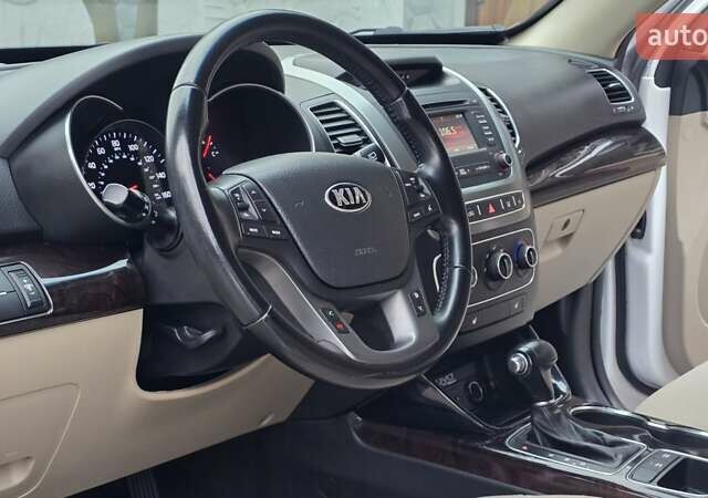 Білий Кіа Соренто, об'ємом двигуна 2.36 л та пробігом 160 тис. км за 11000 $, фото 10 на Automoto.ua