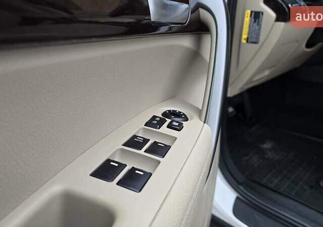 Білий Кіа Соренто, об'ємом двигуна 2.36 л та пробігом 160 тис. км за 11000 $, фото 21 на Automoto.ua