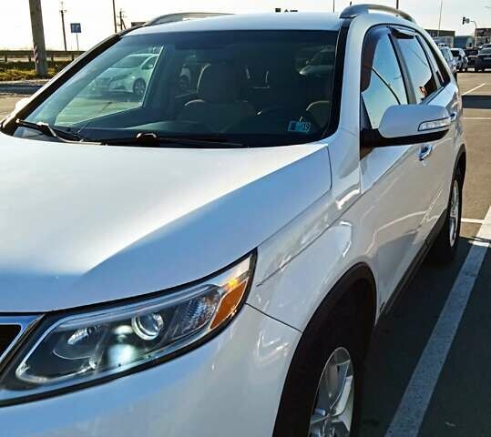 Белый Киа Соренто, объемом двигателя 2.4 л и пробегом 201 тыс. км за 10400 $, фото 3 на Automoto.ua