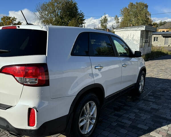 Белый Киа Соренто, объемом двигателя 2.36 л и пробегом 149 тыс. км за 10000 $, фото 3 на Automoto.ua