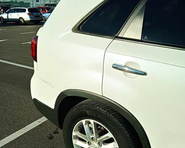 Белый Киа Соренто, объемом двигателя 2.4 л и пробегом 201 тыс. км за 10400 $, фото 6 на Automoto.ua