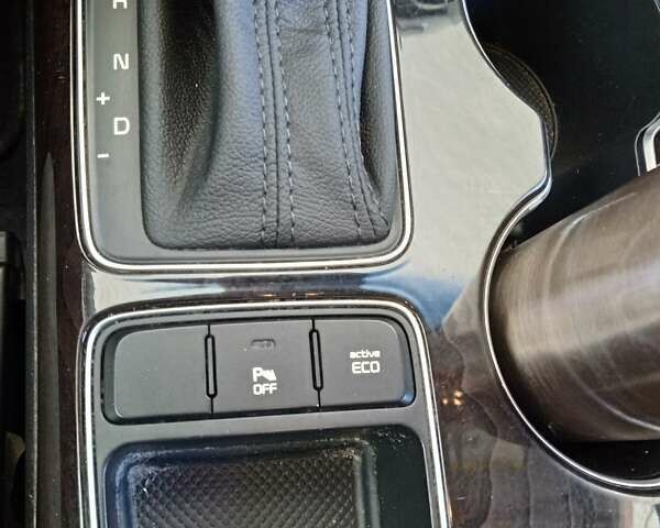 Белый Киа Соренто, объемом двигателя 2.4 л и пробегом 201 тыс. км за 10400 $, фото 18 на Automoto.ua