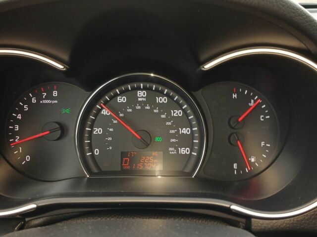 Белый Киа Соренто, объемом двигателя 2.4 л и пробегом 187 тыс. км за 12963 $, фото 6 на Automoto.ua