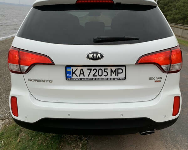 Белый Киа Соренто, объемом двигателя 3.3 л и пробегом 163 тыс. км за 16000 $, фото 3 на Automoto.ua