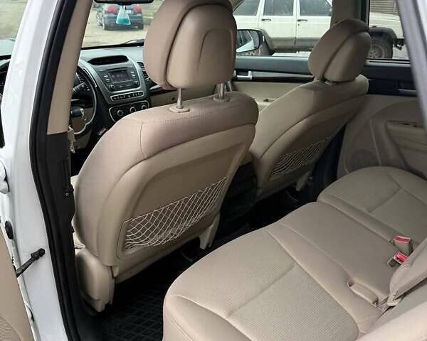 Білий Кіа Соренто, об'ємом двигуна 2.36 л та пробігом 154 тис. км за 10600 $, фото 21 на Automoto.ua
