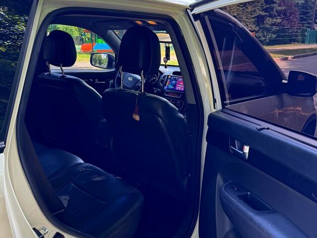 Белый Киа Соренто, объемом двигателя 2 л и пробегом 216 тыс. км за 15750 $, фото 4 на Automoto.ua