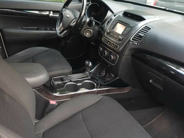 Белый Киа Соренто, объемом двигателя 2.4 л и пробегом 187 тыс. км за 12963 $, фото 5 на Automoto.ua