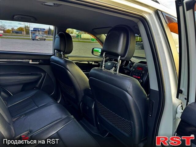 Белый Киа Соренто, объемом двигателя 2.2 л и пробегом 112 тыс. км за 16500 $, фото 4 на Automoto.ua