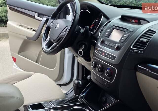 Білий Кіа Соренто, об'ємом двигуна 2.36 л та пробігом 160 тис. км за 11000 $, фото 12 на Automoto.ua