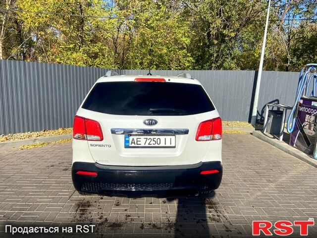 Белый Киа Соренто, объемом двигателя 2.4 л и пробегом 150 тыс. км за 12700 $, фото 2 на Automoto.ua