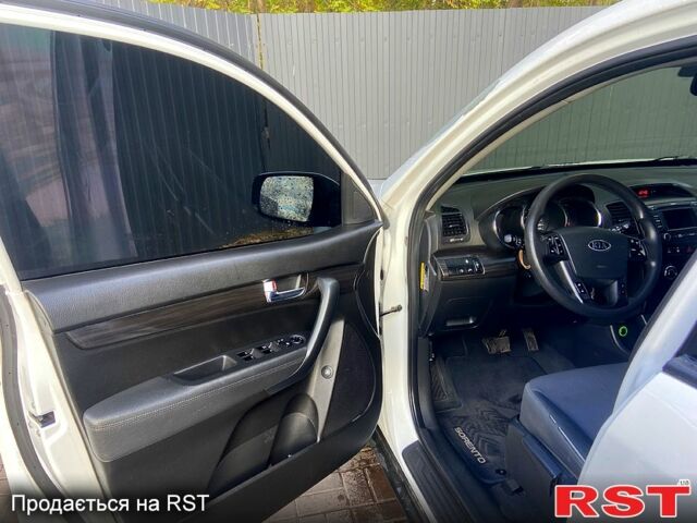 Белый Киа Соренто, объемом двигателя 2.4 л и пробегом 150 тыс. км за 12700 $, фото 5 на Automoto.ua