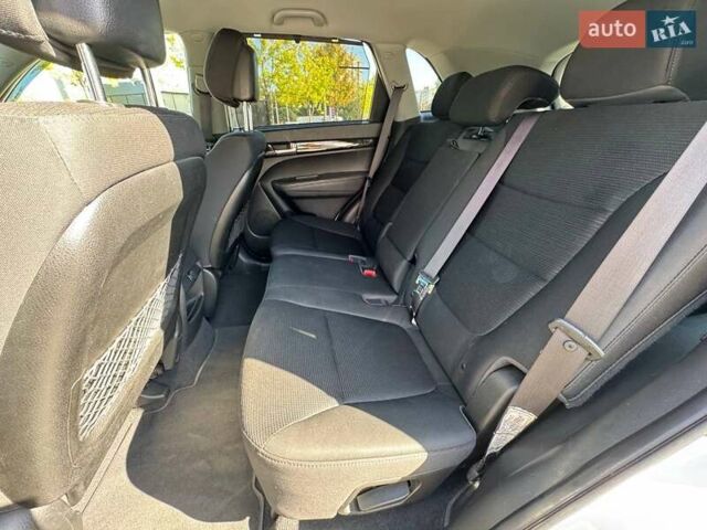 Белый Киа Соренто, объемом двигателя 2.36 л и пробегом 190 тыс. км за 13990 $, фото 7 на Automoto.ua