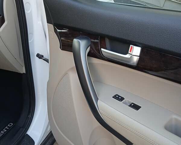 Белый Киа Соренто, объемом двигателя 2.4 л и пробегом 201 тыс. км за 10400 $, фото 21 на Automoto.ua