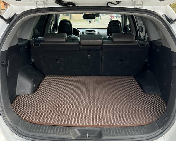 Киа Соренто 2013 в Барановке на Automoto.ua Белый Киа Соренто, объемом двигателя 2 л и пробегом 232 тыс. км за 21000 $, фото 20 на Automoto.ua