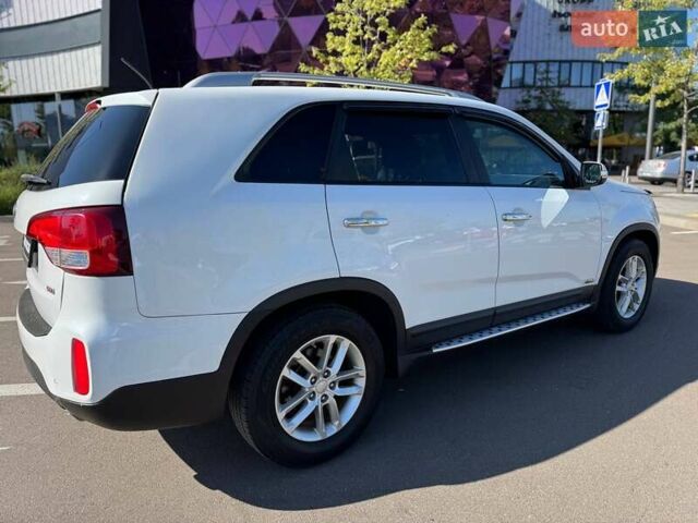 Белый Киа Соренто, объемом двигателя 2.36 л и пробегом 190 тыс. км за 13990 $, фото 5 на Automoto.ua