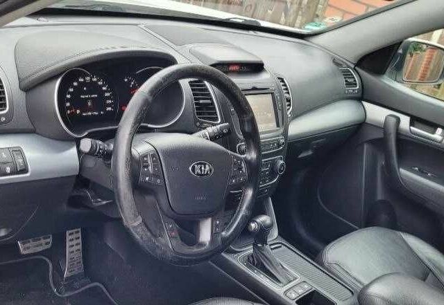 Белый Киа Соренто, объемом двигателя 2.2 л и пробегом 178 тыс. км за 9000 $, фото 10 на Automoto.ua