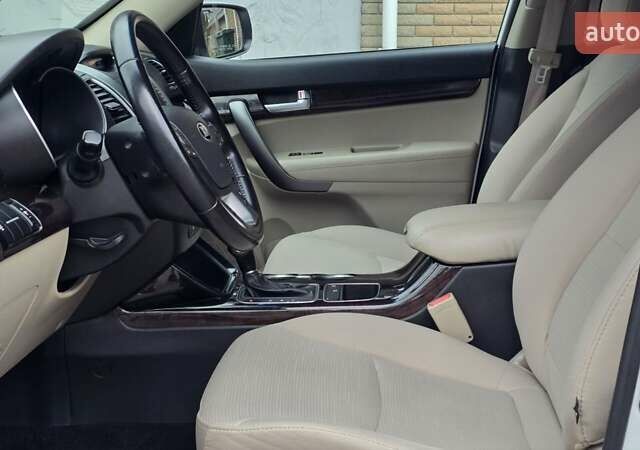 Білий Кіа Соренто, об'ємом двигуна 2.36 л та пробігом 160 тис. км за 11000 $, фото 19 на Automoto.ua