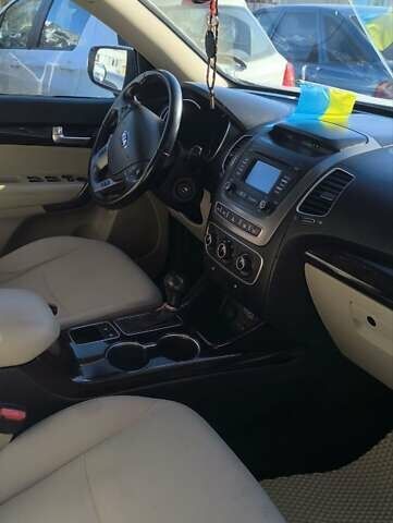 Білий Кіа Соренто, об'ємом двигуна 2.36 л та пробігом 232 тис. км за 10900 $, фото 11 на Automoto.ua