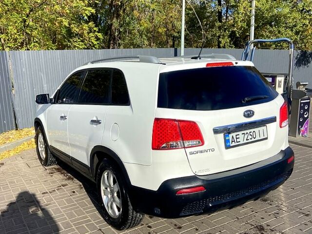 Белый Киа Соренто, объемом двигателя 2.4 л и пробегом 150 тыс. км за 12700 $, фото 1 на Automoto.ua