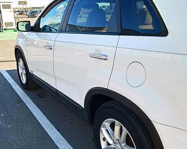 Белый Киа Соренто, объемом двигателя 2.4 л и пробегом 201 тыс. км за 10400 $, фото 4 на Automoto.ua