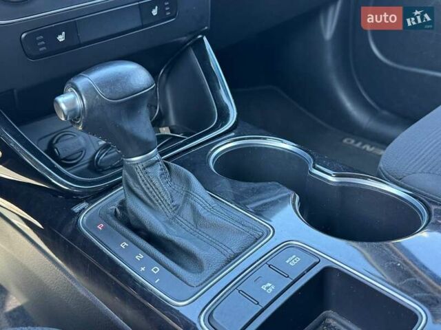 Белый Киа Соренто, объемом двигателя 2.36 л и пробегом 190 тыс. км за 13990 $, фото 13 на Automoto.ua