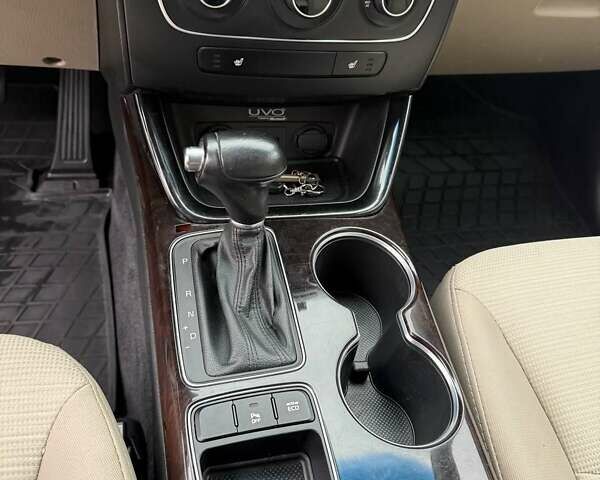 Білий Кіа Соренто, об'ємом двигуна 2.36 л та пробігом 154 тис. км за 10600 $, фото 27 на Automoto.ua