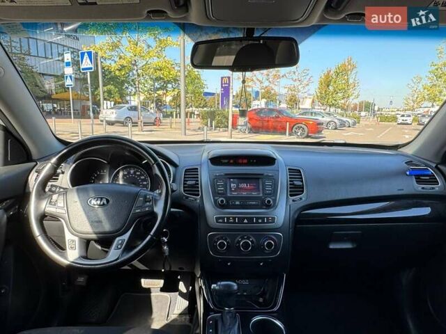 Белый Киа Соренто, объемом двигателя 2.36 л и пробегом 190 тыс. км за 13990 $, фото 10 на Automoto.ua