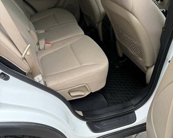 Білий Кіа Соренто, об'ємом двигуна 2.36 л та пробігом 154 тис. км за 10600 $, фото 18 на Automoto.ua