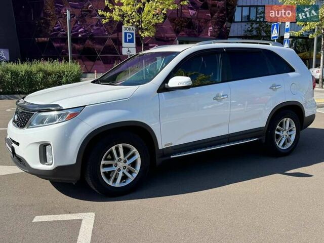 Белый Киа Соренто, объемом двигателя 2.36 л и пробегом 190 тыс. км за 13990 $, фото 2 на Automoto.ua