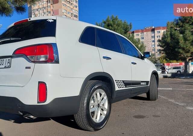 Белый Киа Соренто, объемом двигателя 2.35 л и пробегом 165 тыс. км за 10000 $, фото 1 на Automoto.ua