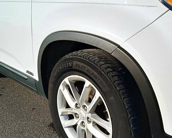 Белый Киа Соренто, объемом двигателя 2.4 л и пробегом 201 тыс. км за 10400 $, фото 8 на Automoto.ua