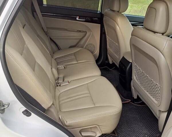 Белый Киа Соренто, объемом двигателя 2.4 л и пробегом 230 тыс. км за 11500 $, фото 1 на Automoto.ua